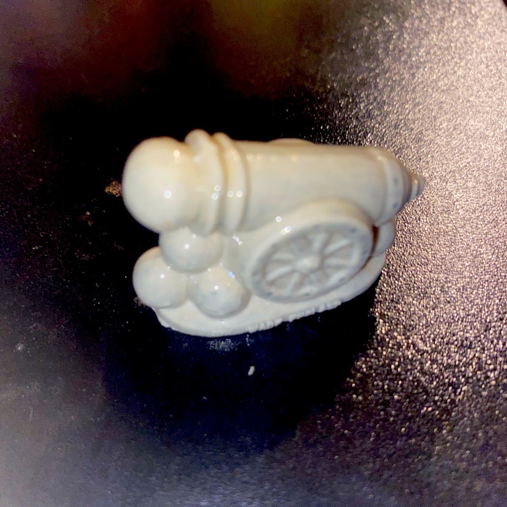 Wade Pottery England Circus Series Cannon Balls Figurine Red Rose Tea
